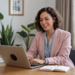 Femmes entrepreneures et travail à distance : comment bâtir une équipe performante et inclusive à l’ère du télétravail hybride en 2026